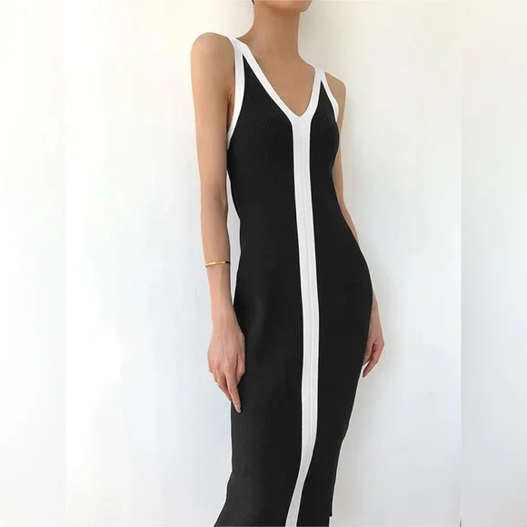 Black and white contrast knit v neck sleeveless midi dress with vented slit - Picture 5 of 11